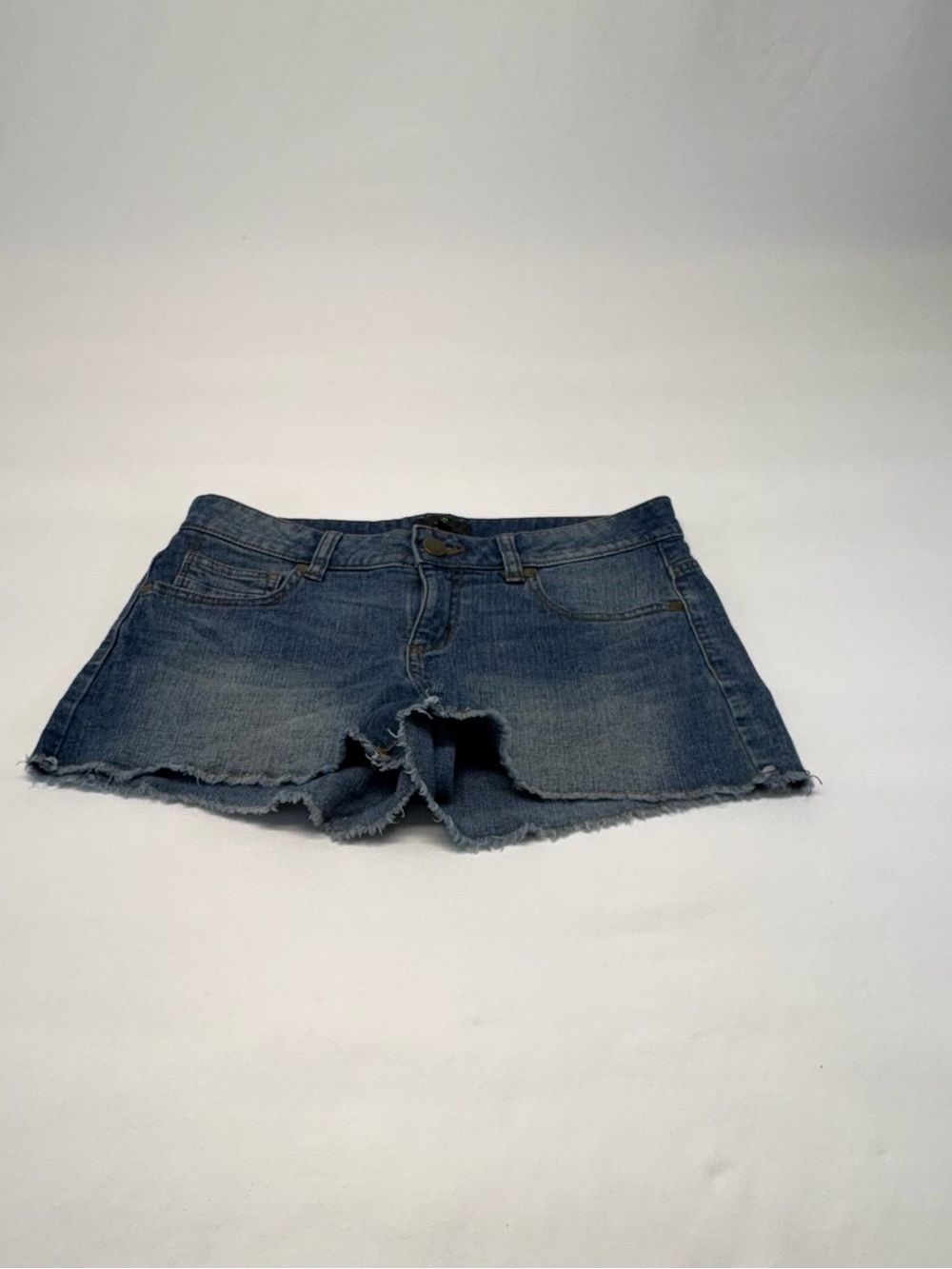 G21 Frayed Hem Jean Shorts Medium Wash Size 7 EUC Like New